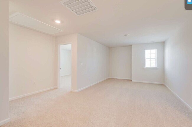 Building Photo - Spacious 4-Bed Gem with 2.5 Baths in Fuqua...