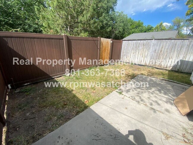 Building Photo - 763 Logan Ave S