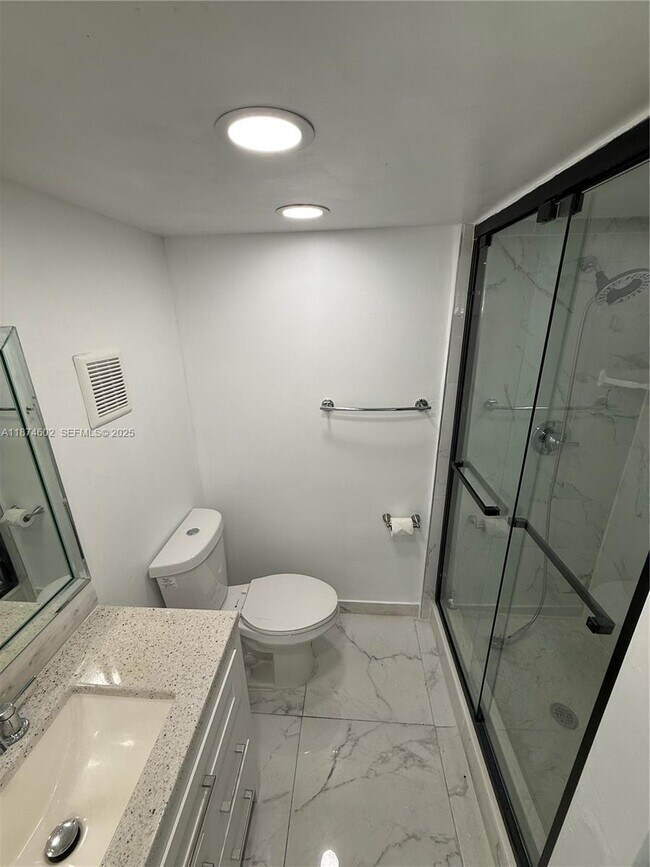 Building Photo - 862 NE 209th St