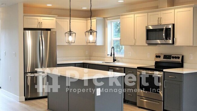 Building Photo - 3 Bedroom East Bremerton Home Near Lions Park