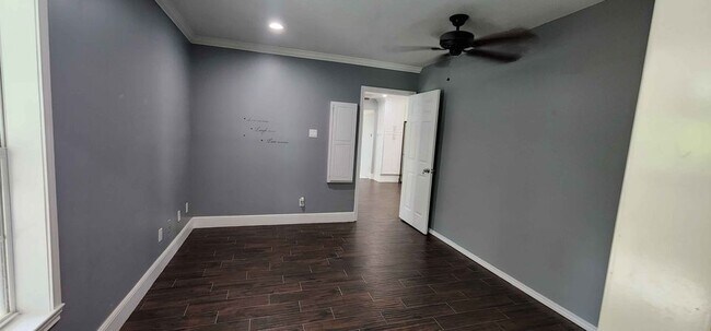 Building Photo - 105 Mable St