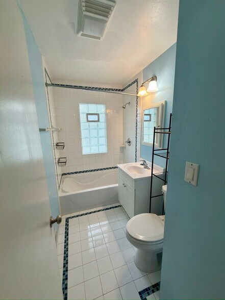 Building Photo - 1732 S 71st St