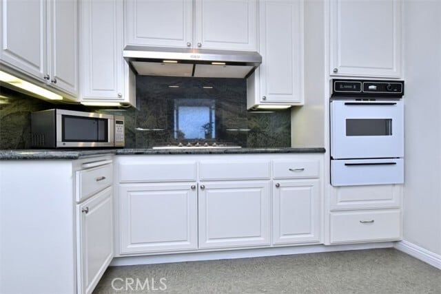 Building Photo - 15344 Greenleaf St