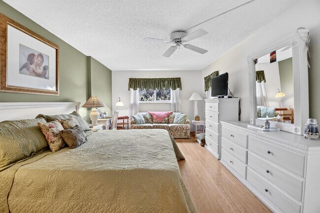 Building Photo - 3425 Via Poinciana