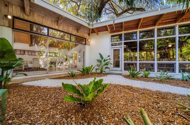 Building Photo - 2321 Tigertail Ct