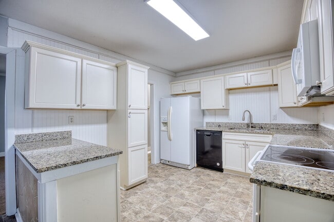 Building Photo - 2423 Shafer St