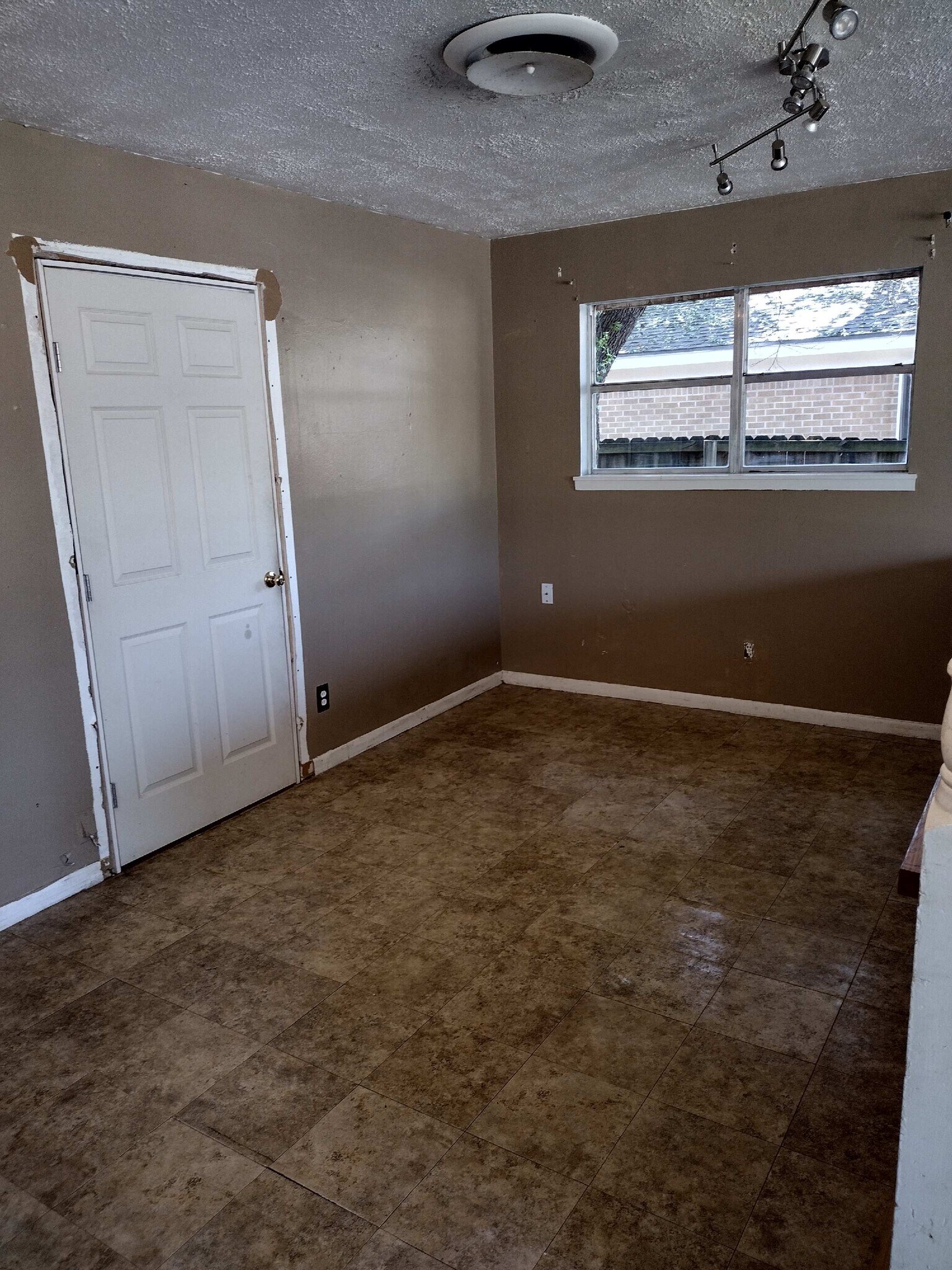 Building Photo - 1210 Cedar Dr