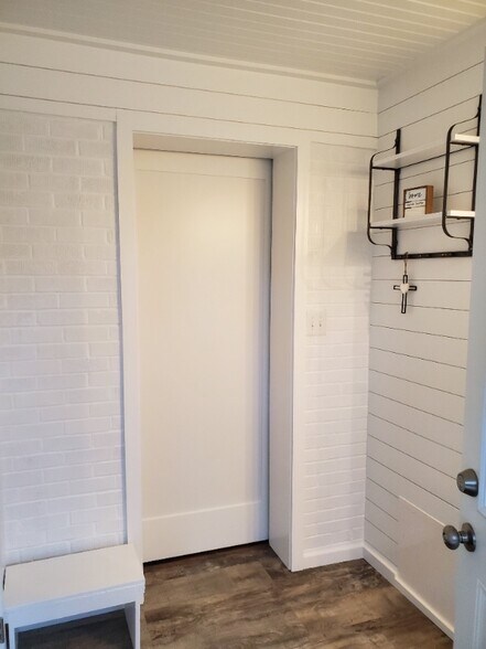 Building Photo - 413 Pine St