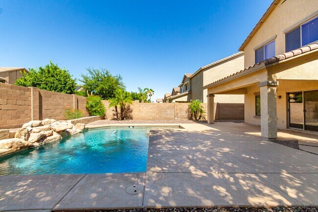 Building Photo - Chandler 4 Bedroom - 2.5 Bathroom with Pri...