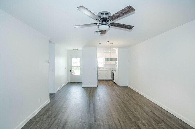 Building Photo - 2630 Emory Dr W