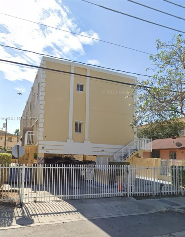 Building Photo - 928 SW 3rd St