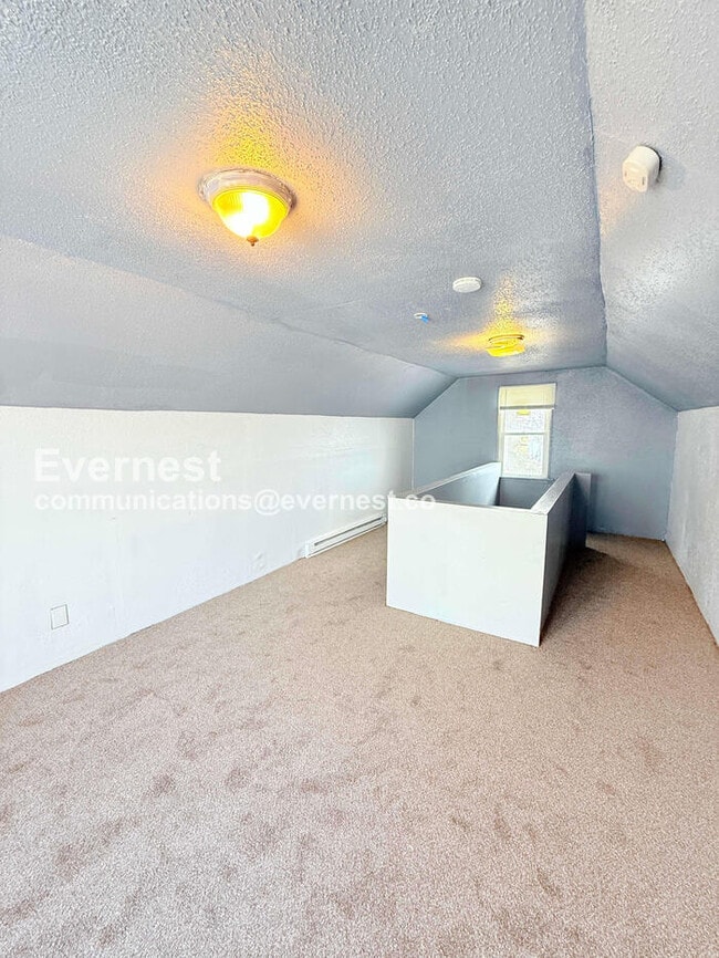 Building Photo - 18640 Sherwood St