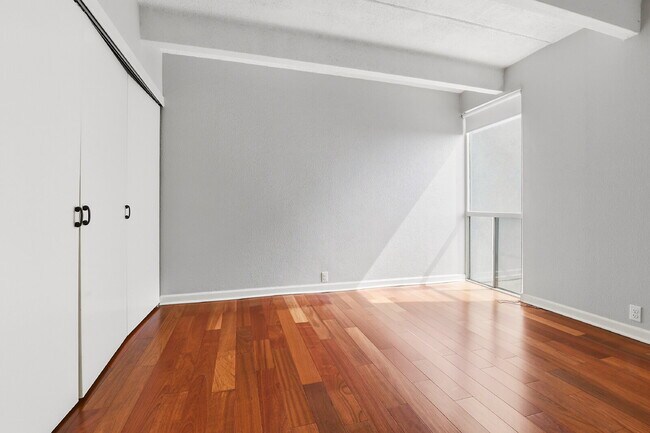 Building Photo - $2,345.95 - 2 Bed, 2 Bath Condo in Denver with Central AC!
