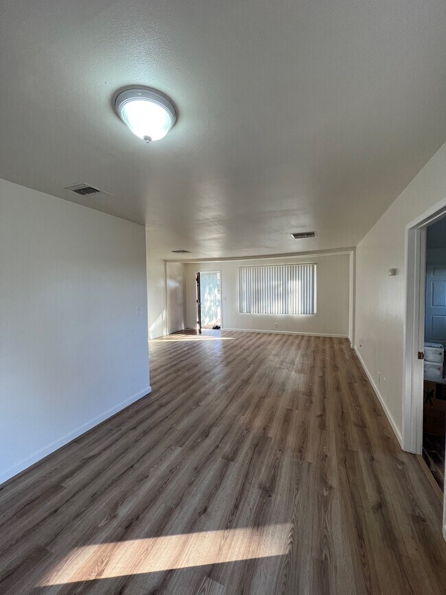 Building Photo - 9527 E Avenue T12