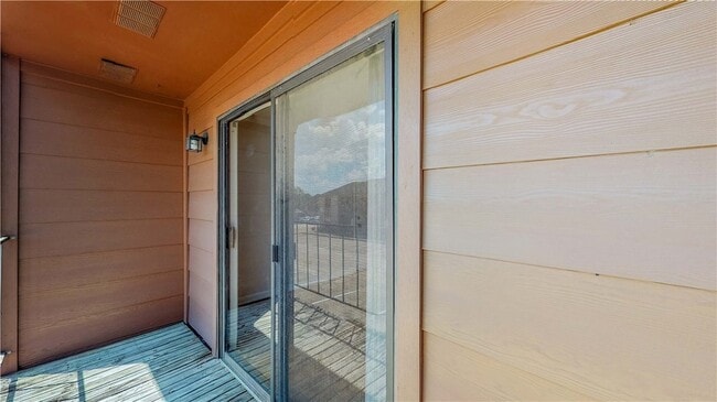 Building Photo - 904 University Oaks Blvd