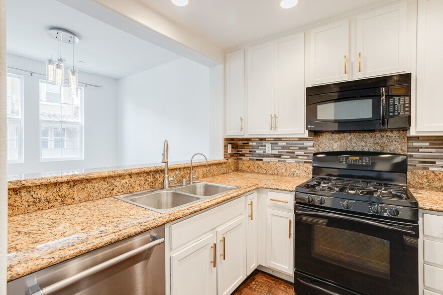 Building Photo - 28566 Herrera St