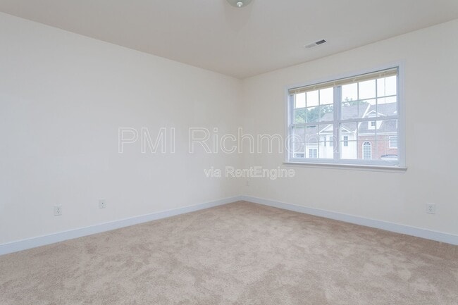 Building Photo - 6909 Stratford Townes Way