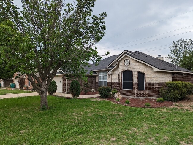 Building Photo - 524 Armstrong Dr