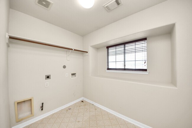 Building Photo - 17303 Quiet Grove Ln