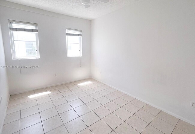 Building Photo - 1218 Drexel Ave