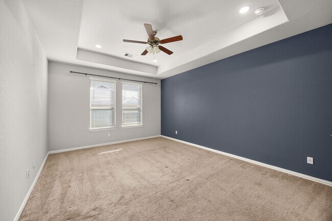 Building Photo - 8315 Divot Trce