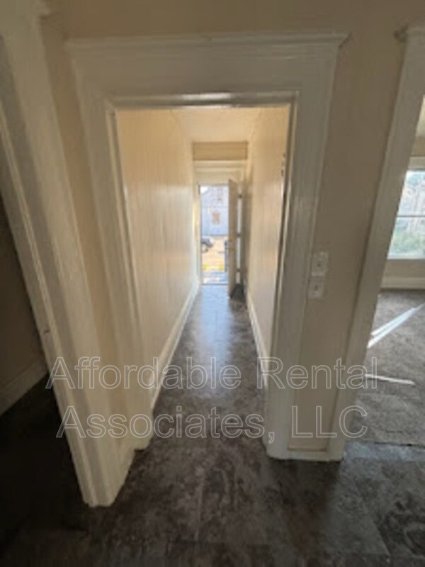 Building Photo - 1502 W Greenfield Ave