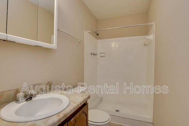 Building Photo - 3859 Fairington Dr