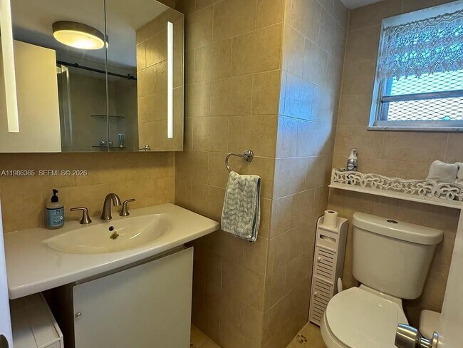 Building Photo - 1615 West Ave