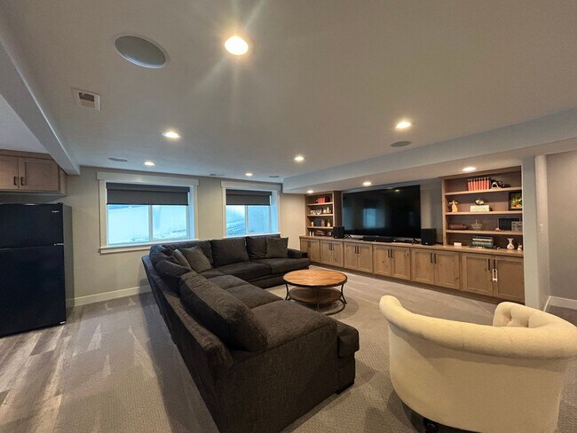 Building Photo - 5 Bedroom 3.5 Bathroom, plus bonus room, Home in Lehi Utah!