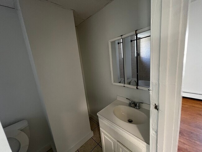 Building Photo - 58 Standish St