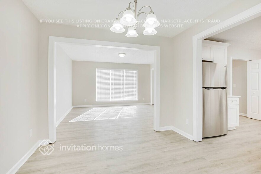 Building Photo - 6563 Eastbriar Dr