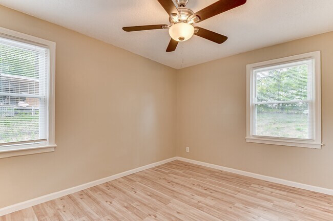 Building Photo - 2832 Cornelia Rd