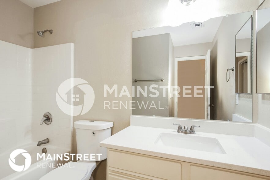 Building Photo - 8815 W Manzanita Dr