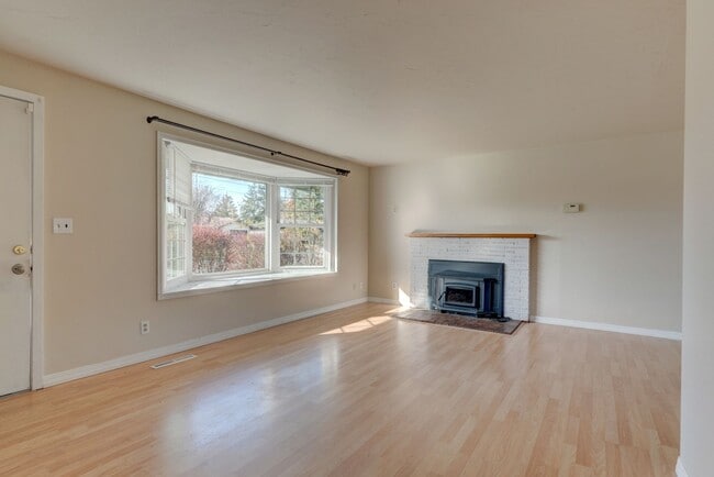 Building Photo - Charming 3-Bedroom Home on Spacious Corner...