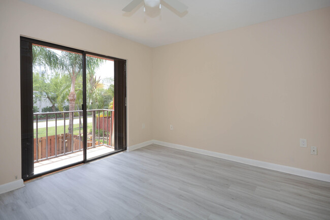 Building Photo - 3157 Gardens E Dr