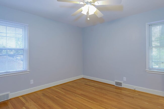 Building Photo - Gorgeous 3 bed 2 bath home with finished basement/carport in NW Greensboro! Lawn care included.