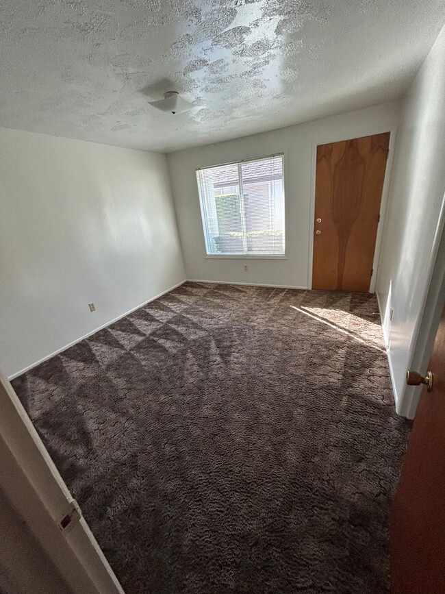 Building Photo - Single Level 1 Bedroom Apartment - Lebanon