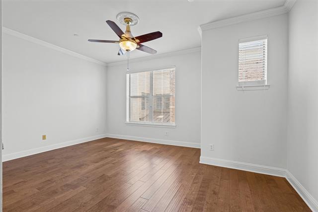 Building Photo - 720 E 1st St