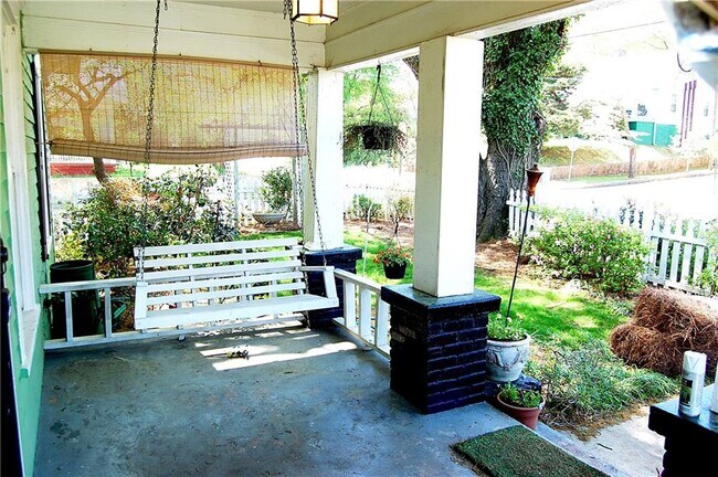 Building Photo - 1228 Grant St SE