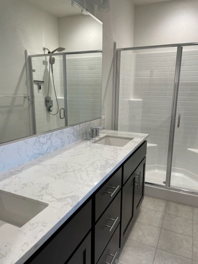 Building Photo - Beautiful 3 Bedroom, 2 Bath, in River Island Community