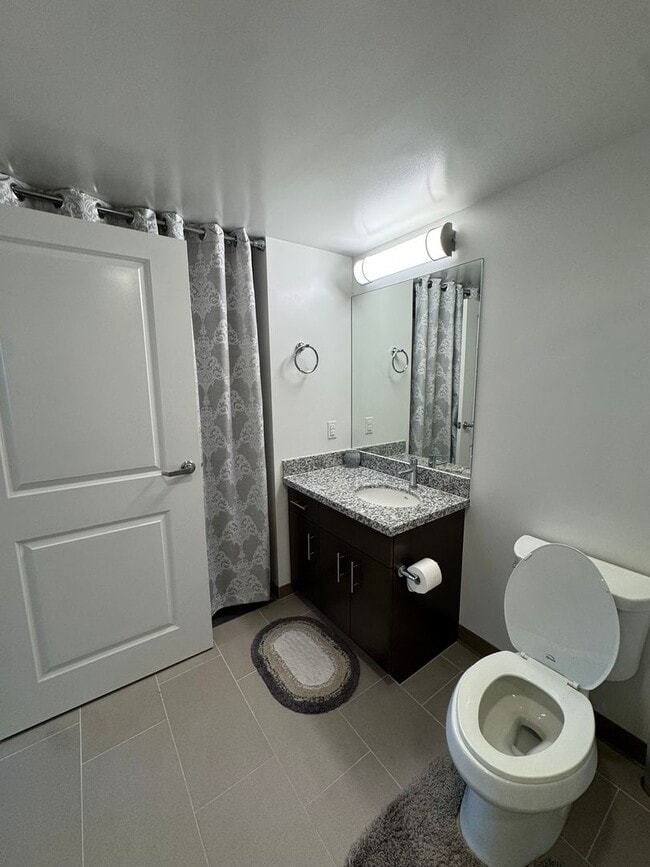 Building Photo - Partially Furnished 1 bed, 1 bath with 1 reserved covered parking @ Ke Kilohana