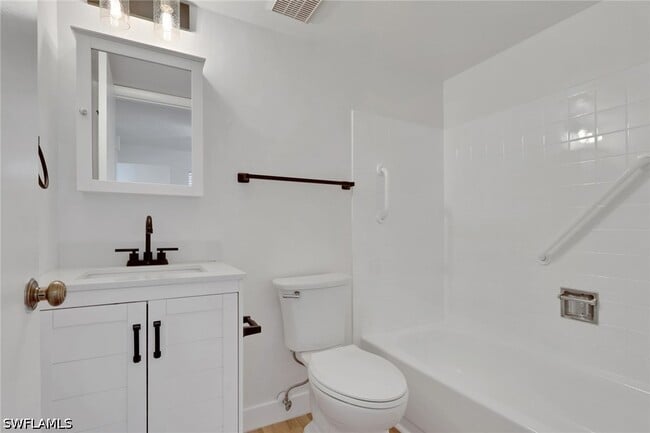 Building Photo - 3615 Boca Ciega Dr