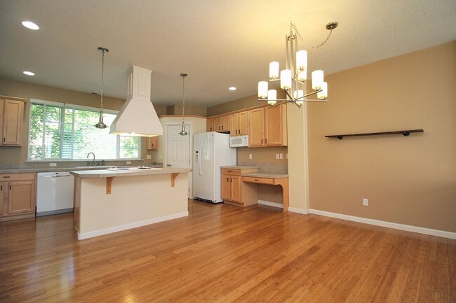 Building Photo - 21410 NE Rosewood Dr