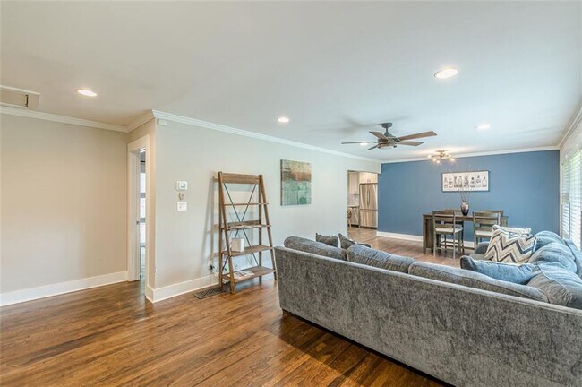 Building Photo - 2314 Bryant Dr