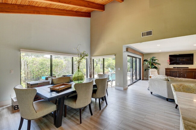 Building Photo - 5850 Vista Linda Ln
