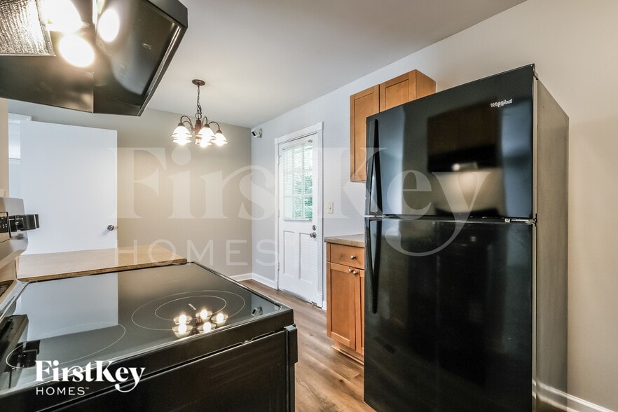Building Photo - 7016 Sun Valley Way