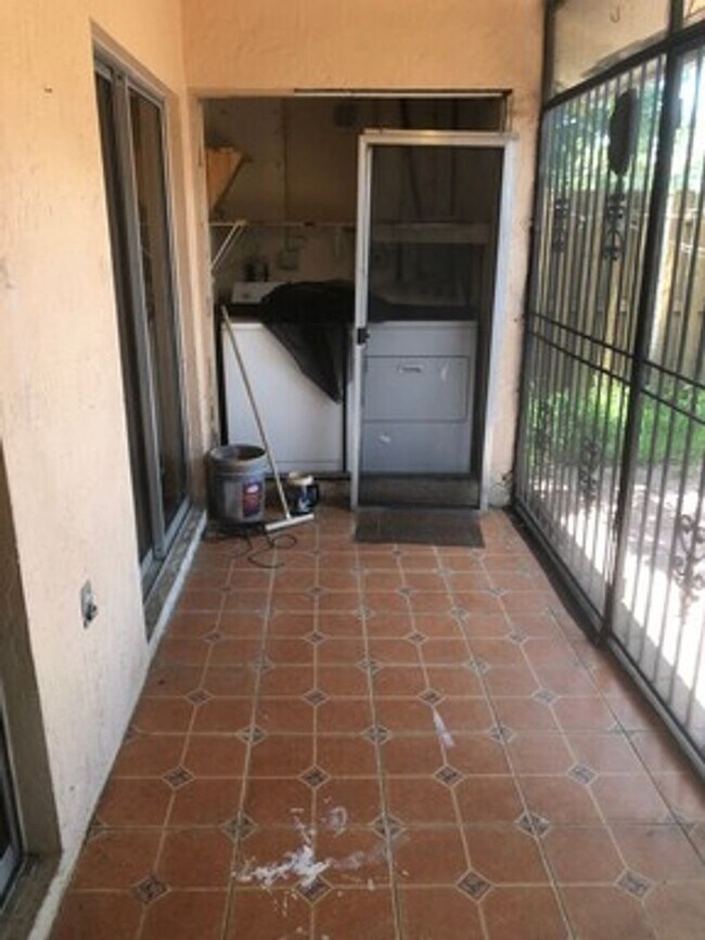 Building Photo - Sierra Ridge # 2