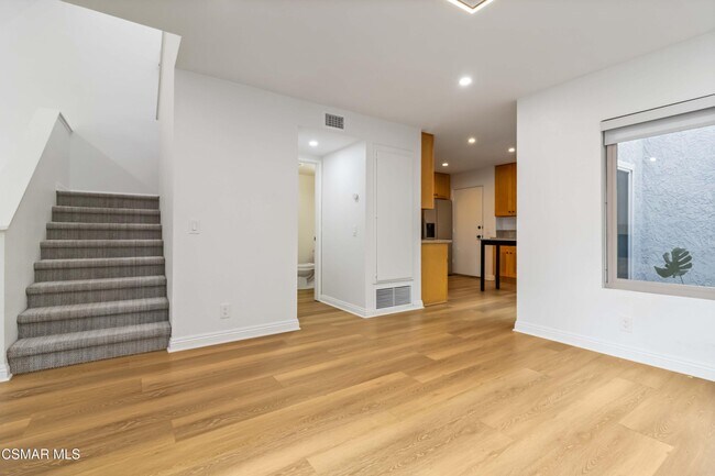 Building Photo - 646 Via Colinas