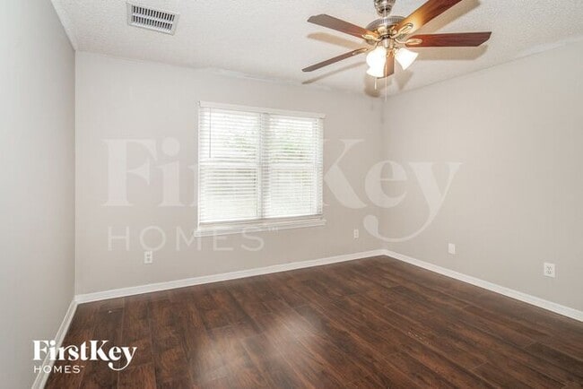 Building Photo - 8450 Sugartree Dr