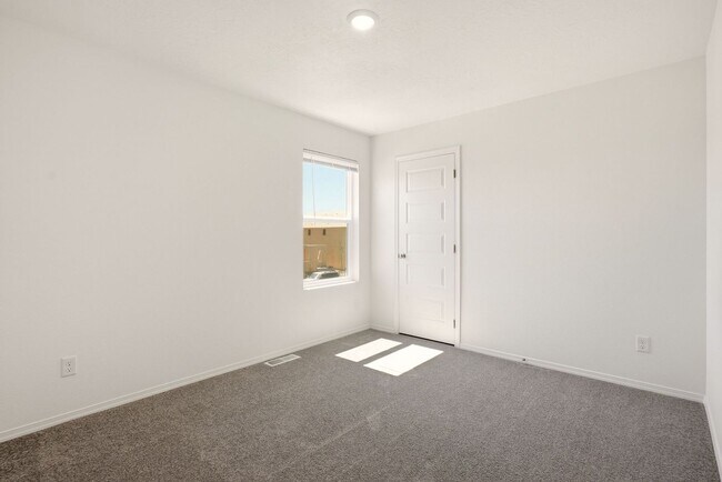 Building Photo - Beautiful 4 bedroom home in Liberty Lake! Move in Ready!
